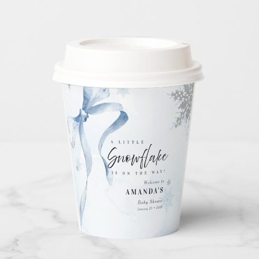 Ein wenig Snowflake Blue Bow Glitzer Babydusche Pappbecher (Vorderseite)