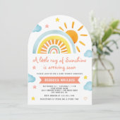 Ein wenig Sonnenschein Rainbow Arch Baby Dusche Einladung (Stehend Vorderseite)