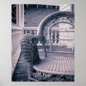 Ein Wicker-Stuhl auf einem Südporsch Poster (Vorne)