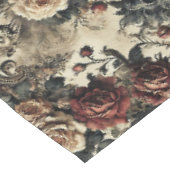 Ein Wilder Sanctum – Gothic Large Pattern Tischdecke (Schrägansicht)