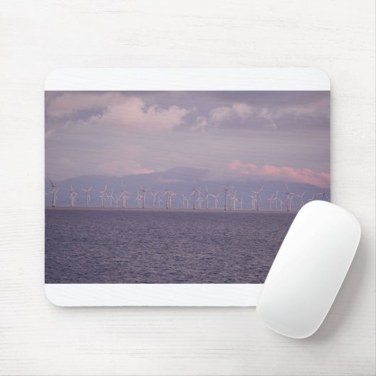 Ein Windpark an der Irischen See in der Nähe von L Mousepad (Mit Mouse)