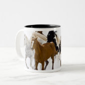 Ein winterlicher landschaftlicher Laufpferde Zweifarbige Tasse (Vorderseite Links)