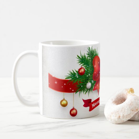 Ein Wintertag mit Weihnachtsbaum bedeckt Schnee Tw Kaffeetasse (Mit Donut)