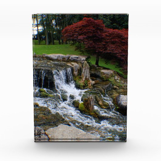 Ein winziger Wasserfall Fotoblock (Vorderseite)