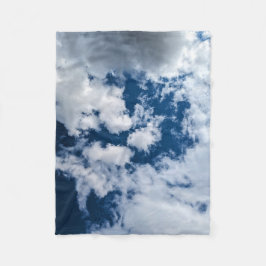 Ein Wirbel in den Wolken Fleecedecke