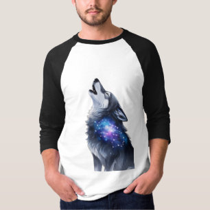 Ein Wolf heult in einer Sterngalaxie T-Shirt