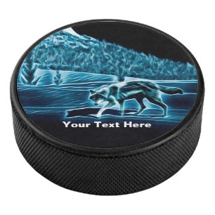 Ein Wolf im Schnee Eishockey Puck