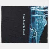 Ein Wolf im Schnee Fleecedecke (Vorderseite (Horizontal))