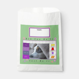 Ein wunderschöner, sonniger Hund mit Erziehung Geschenktütchen