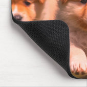 Ein Wurf süßer Welpen auf Laptop-Desktop-Tablet Mousepad (Ecke)