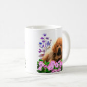 Ein zackiger Mastiff liegt auf dem Boden Kaffeetasse (VorderseiteRechts)