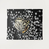 Ein zarter Schmetterling mit Taubtropfen Wandteppich (Vorderseite (Horizontal))