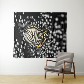 Ein zarter Schmetterling mit Taubtropfen Wandteppich (Beispiel (Horizontal))