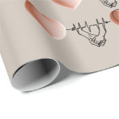 Ein zartes minimalistisches Herz. Geschenkpapier (Rolleneckpunkt)