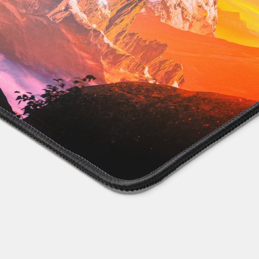 Ein Zauberer mit Blick auf den schönen Berg Schreibtischunterlage (Ecke)