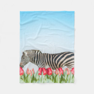 Ein Zebra unter den Tulpen Fleecedecke
