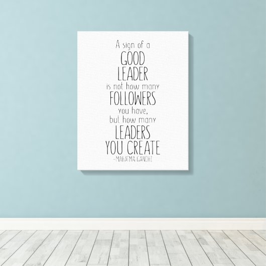 Ein Zeichen eines guten Führers, Mahatma Gandhi Zi Leinwanddruck (Insitu (Holzboden))