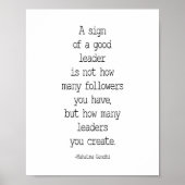 Ein Zeichen eines guten Führers, Mahatma Gandhi Zi Poster (Vorne)