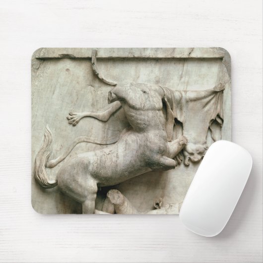 Ein Zentaur, der über einem Lapith triumphiert Mousepad (Mit Mouse)