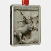 Ein Zentaur, der über einem Lapith triumphiert Ornament Aus Metall (Rechts)