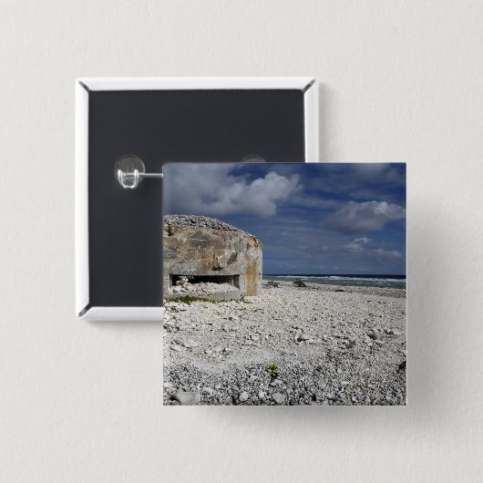 Ein zerbröckelnder Bunker Button (Vorne & Hinten)