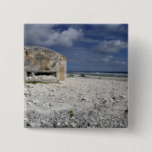 Ein zerbröckelnder Bunker Button (Vorderseite)