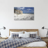 Ein zerbröckelnder Bunker Leinwanddruck (Insitu (Schlafzimmer))