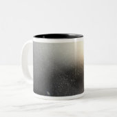 Ein Zerfall von Galaxien Zweifarbige Tasse (Vorderseite Links)