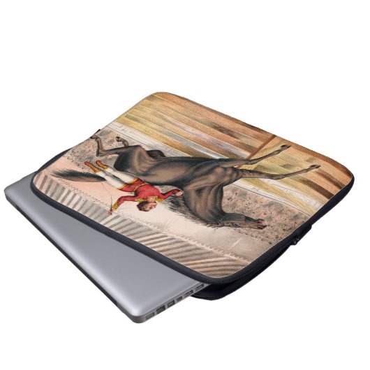 Ein Zirkus-Performer reiten auf einem Hügel Laptopschutzhülle (Vorne Knopf)