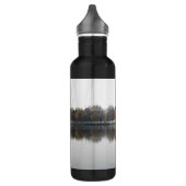 Ein Zoo-Park in Wuhan, China. Antiker chinesischer Edelstahlflasche (Links)