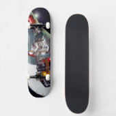 Ein zweiköpfiges Gemini-Raumschiff im Flug entführ Skateboard (Vorderseite)