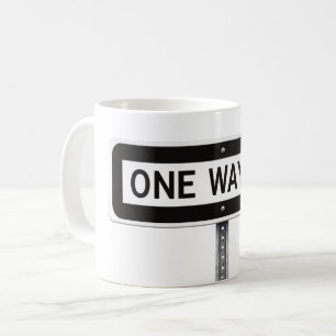 Einbahnstraße Schild in Schwarz und Weiß Kaffeetasse