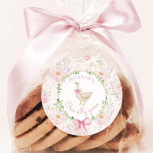 Eine alberne Gans Rosa Schleife Mädchen 1. Geburts Runder Aufkleber