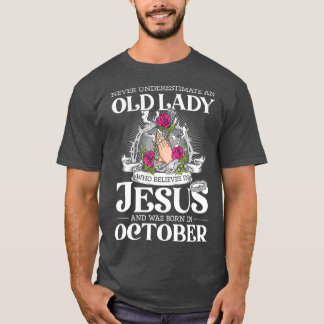Eine alte Dame, die an Jesus glaubt und Geboren wa T-Shirt