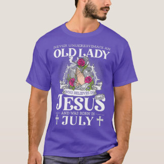Eine alte Dame, die an Jesus glaubt und Geboren wa T-Shirt
