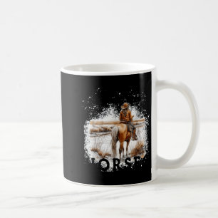 Eine alte Frau, die Pferde reitet, unterschätzen Kaffeetasse