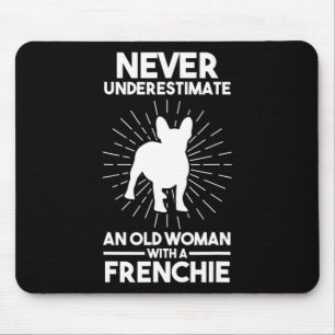 Eine alte Frau mit einem französischen Bulldoggen Mousepad