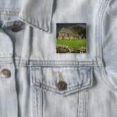 Eine alte Kirche unter einem dunklen Himmel Button (Beispiel)