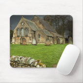 Eine alte Kirche unter einem dunklen Himmel Mousepad (Mit Mouse)