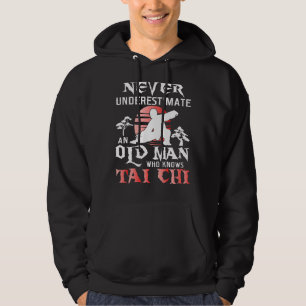 Eine alte Tai Chi Praxis nie unterschätzen Hoodie