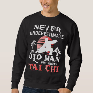 Eine alte Tai Chi Praxis nie unterschätzen Sweatshirt
