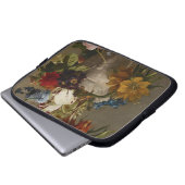 Eine Anordnung mit Blumen, 19. Jahrhundert Laptopschutzhülle (Vorne Knopf)