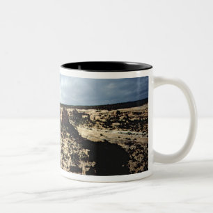 Eine Ansicht der umgebenden Landschaft Zweifarbige Tasse