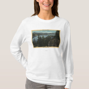 Eine Ansicht des Sees vom Schloss-Felsen T-Shirt