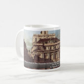 Eine Ansicht vom Raum vor der Universität Kaffeetasse (Vorderseite Links)