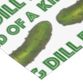 Eine Art Big Dill (Deal) Green Deli Pickle Feinsch Tischdecke (Schrägansicht)