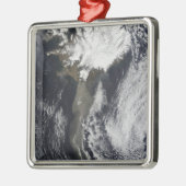 Eine Aschewolke Ornament Aus Metall (Links)