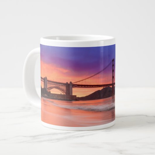 Eine Aufnahme der Golden Gate Bridge von San Franc Jumbo-Tasse (Vorderseite Links)