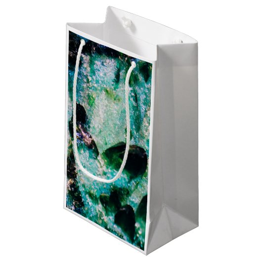 Eine Aura der Emeralds Kleine Geschenktüte (Vorderseite Schrägansicht)