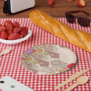 Eine ausgeklügelte Blumenanordnung mit aufwendigen Pappteller